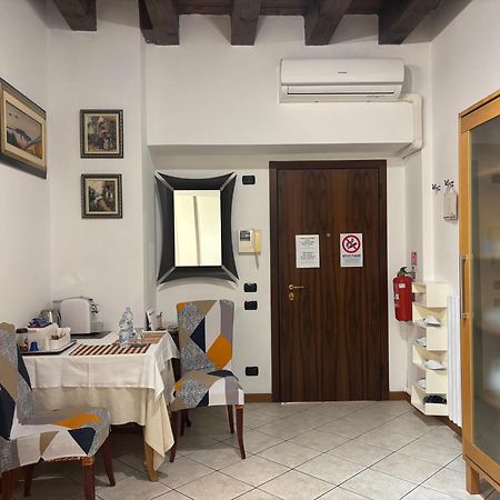 Monolocale In Piazza Isolo Appartement Verona Buitenkant foto