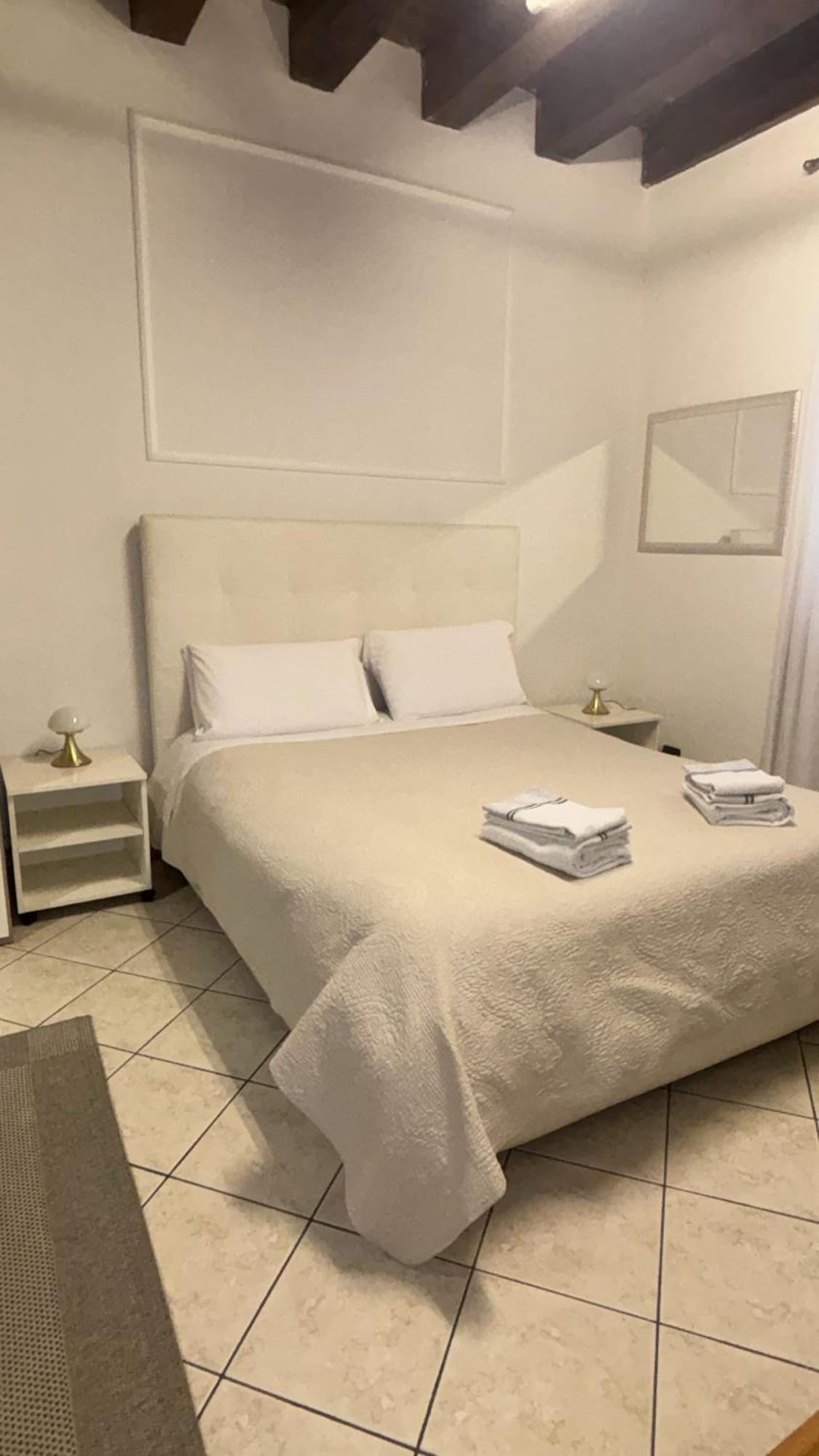 Monolocale In Piazza Isolo Appartement Verona Buitenkant foto